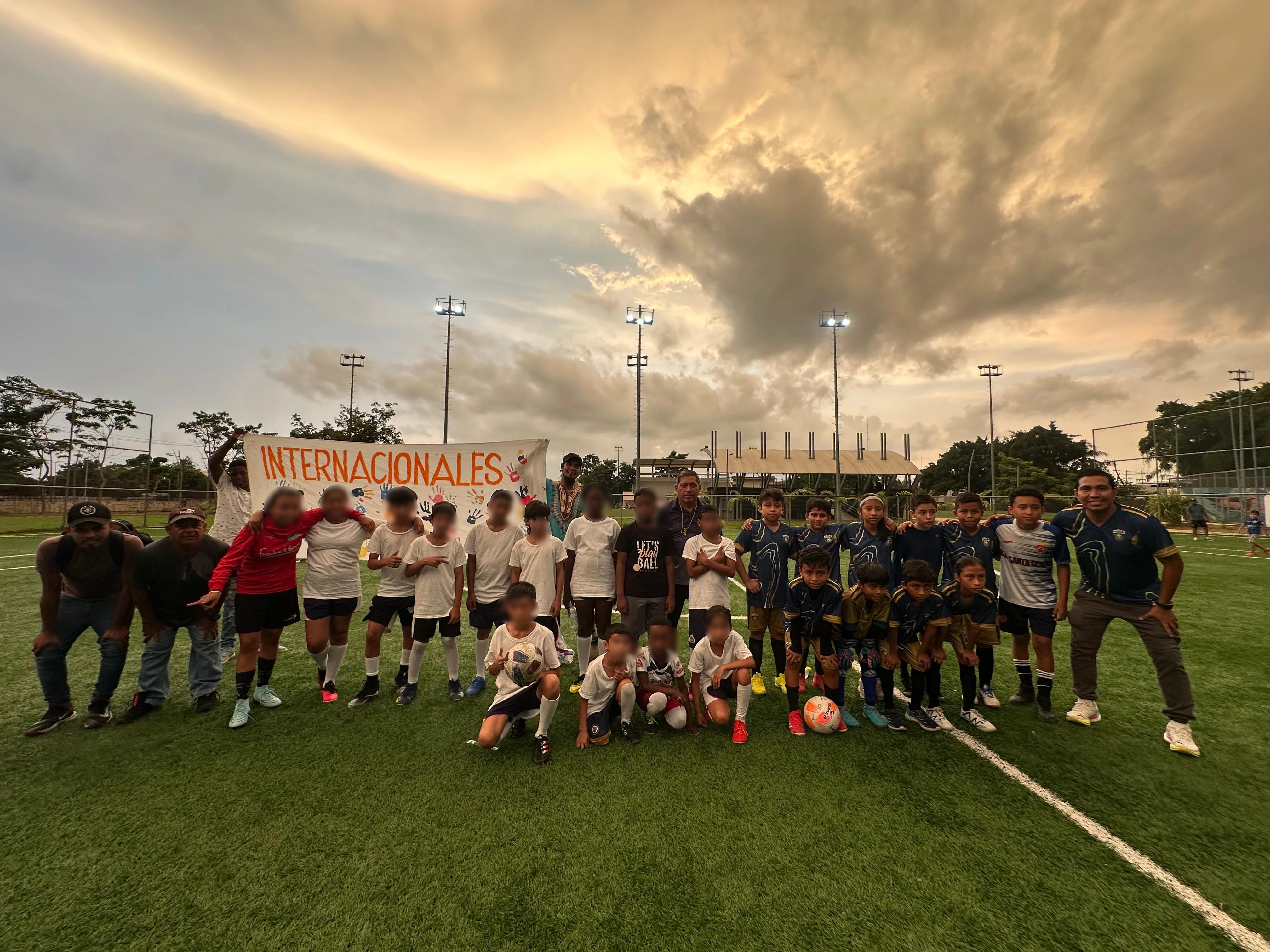 Internacionales Jr HyS gallery image